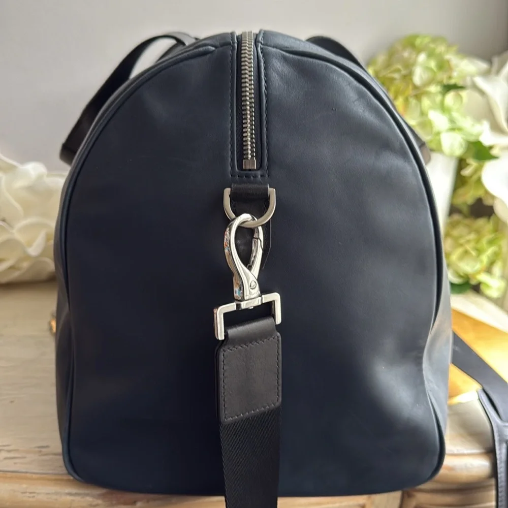 Bugatchi Leather Weekender Duffel Bag in Navy and Black Leather